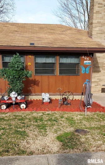 405 4TH Street, Rosiclare, Illinois 62982, 2 Bedrooms Bedrooms, 0 ,1 BathroomBathrooms,Residential,For Sale,4TH,0,RMAEB451826