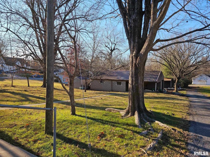 405 4TH Street, Rosiclare, Illinois 62982, 2 Bedrooms Bedrooms, 0 ,1 BathroomBathrooms,Residential,For Sale,4TH,0,RMAEB451826