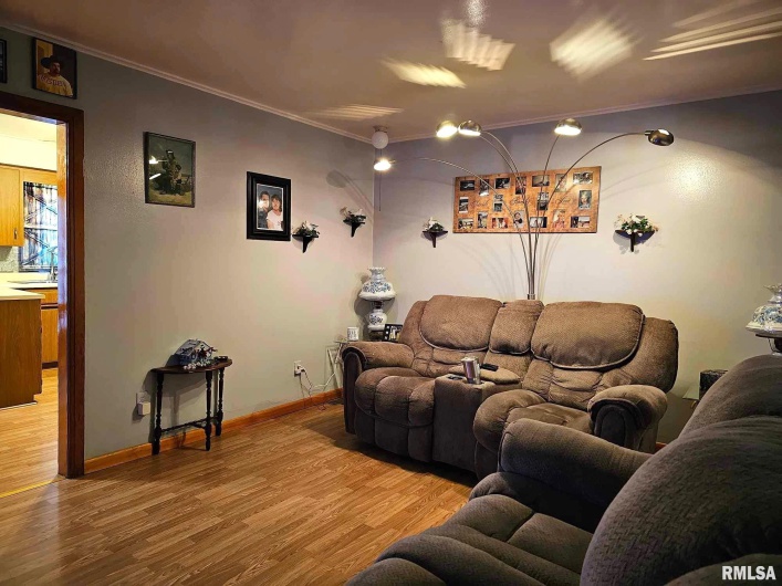 405 4TH Street, Rosiclare, Illinois 62982, 2 Bedrooms Bedrooms, 0 ,1 BathroomBathrooms,Residential,For Sale,4TH,0,RMAEB451826