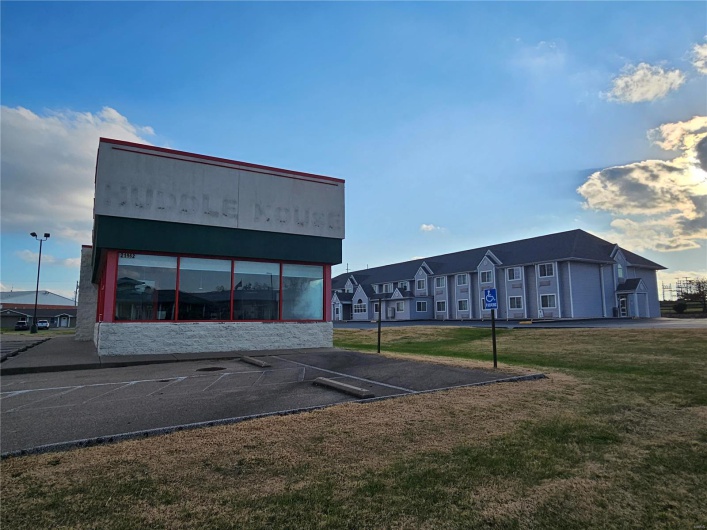 21962 Highway 32, Ste Genevieve, Missouri 63670, ,Commercial Sale,For Sale,Highway 32,MAR23067098