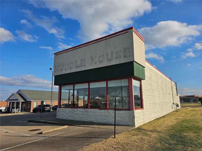 21962 Highway 32, Ste Genevieve, Missouri 63670, ,Commercial Sale,For Sale,Highway 32,MAR23067098