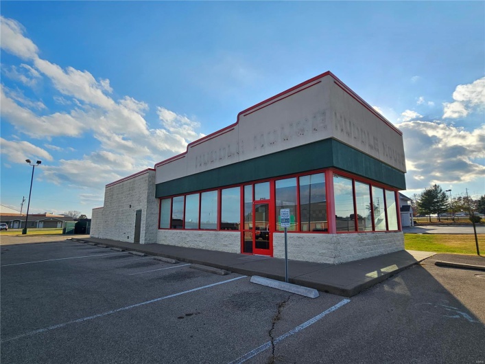 21962 Highway 32, Ste Genevieve, Missouri 63670, ,Commercial Sale,For Sale,Highway 32,MAR23067098