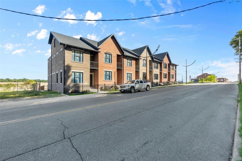 290 Main Street, Cape Girardeau, Missouri 63701, 2 Bedrooms Bedrooms, 10 Rooms Rooms,2 BathroomsBathrooms,Residential,For Sale,Main,MAR24001307
