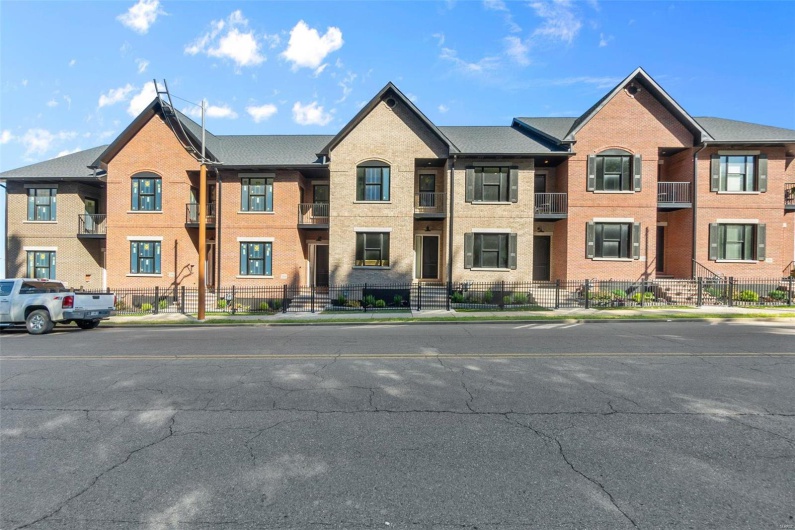 290 Main Street, Cape Girardeau, Missouri 63701, 2 Bedrooms Bedrooms, 10 Rooms Rooms,2 BathroomsBathrooms,Residential,For Sale,Main,MAR24001307