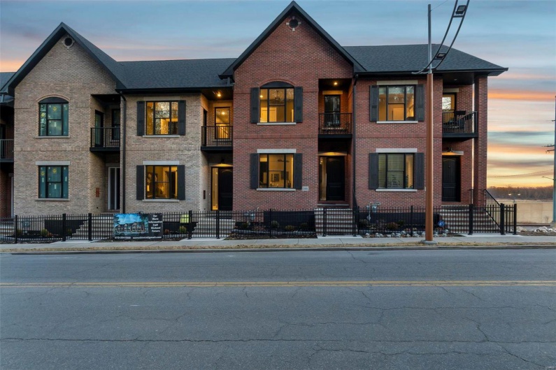 290 Main Street, Cape Girardeau, Missouri 63701, 2 Bedrooms Bedrooms, 10 Rooms Rooms,2 BathroomsBathrooms,Residential,For Sale,Main,MAR24001307