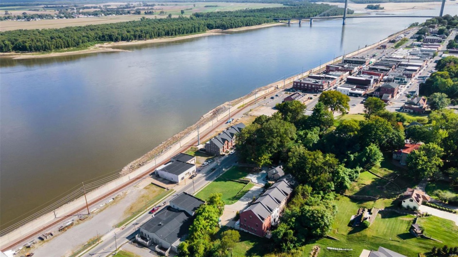 290 Main Street, Cape Girardeau, Missouri 63701, 2 Bedrooms Bedrooms, 10 Rooms Rooms,2 BathroomsBathrooms,Residential,For Sale,Main,MAR24001307