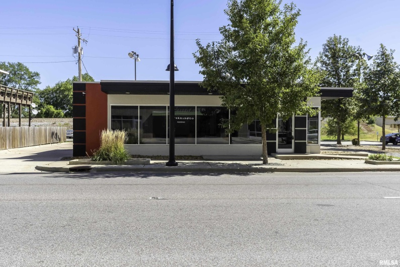 709 ILLINOIS Avenue, Carbondale, Illinois 62901, 0 , 0 ,0,Commercial Sale,For Sale,ILLINOIS,0,RMAQC4249668