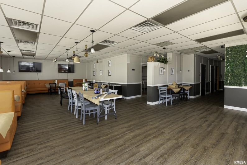 709 ILLINOIS Avenue, Carbondale, Illinois 62901, 0 , 0 ,0,Commercial Sale,For Sale,ILLINOIS,0,RMAQC4249668