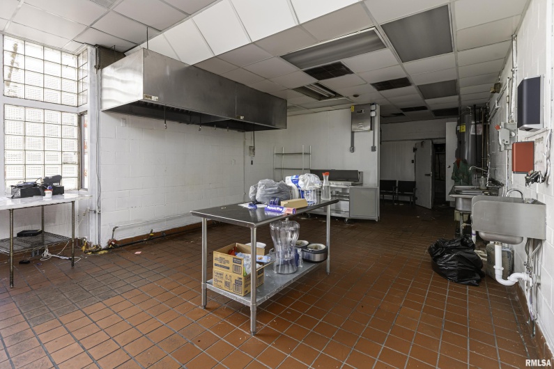 709 ILLINOIS Avenue, Carbondale, Illinois 62901, 0 , 0 ,0,Commercial Sale,For Sale,ILLINOIS,0,RMAQC4249668