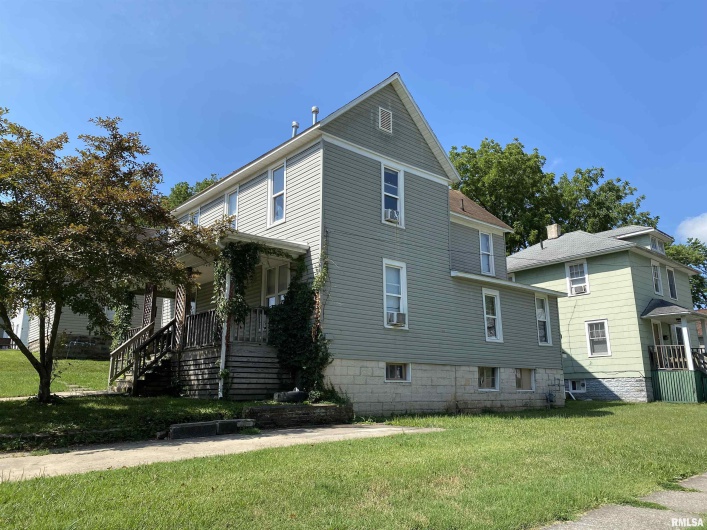 403 CHERRY Street, Carbondale, Illinois 62901, 4 Bedrooms Bedrooms, 0 ,1 BathroomBathrooms,Residential,For Sale,CHERRY,0,RMAEB445362