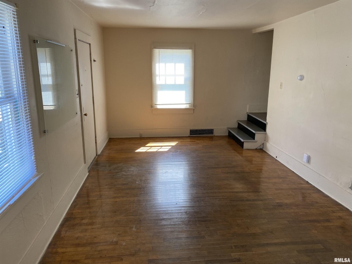 403 CHERRY Street, Carbondale, Illinois 62901, 4 Bedrooms Bedrooms, 0 ,1 BathroomBathrooms,Residential,For Sale,CHERRY,0,RMAEB445362