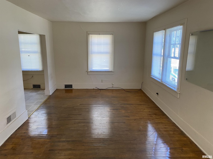 403 CHERRY Street, Carbondale, Illinois 62901, 4 Bedrooms Bedrooms, 0 ,1 BathroomBathrooms,Residential,For Sale,CHERRY,0,RMAEB445362