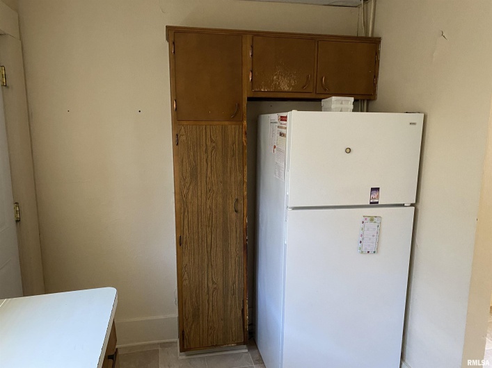 403 CHERRY Street, Carbondale, Illinois 62901, 4 Bedrooms Bedrooms, 0 ,1 BathroomBathrooms,Residential,For Sale,CHERRY,0,RMAEB445362