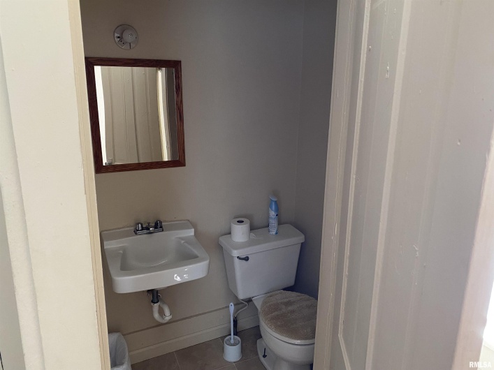 403 CHERRY Street, Carbondale, Illinois 62901, 4 Bedrooms Bedrooms, 0 ,1 BathroomBathrooms,Residential,For Sale,CHERRY,0,RMAEB445362