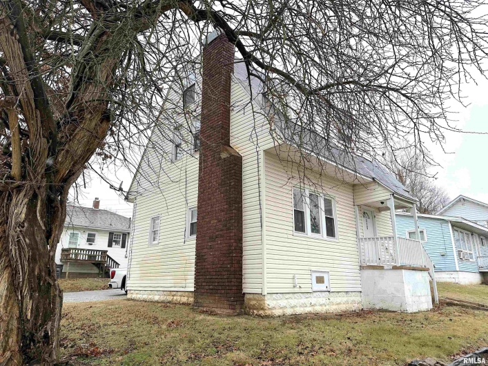 410 ASH Street, Carbondale, Illinois 62901, 3 Bedrooms Bedrooms, 0 ,1 BathroomBathrooms,Residential,For Sale,ASH,0,RMAEB452050