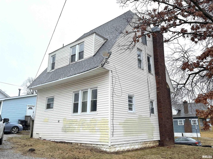 410 ASH Street, Carbondale, Illinois 62901, 3 Bedrooms Bedrooms, 0 ,1 BathroomBathrooms,Residential,For Sale,ASH,0,RMAEB452050