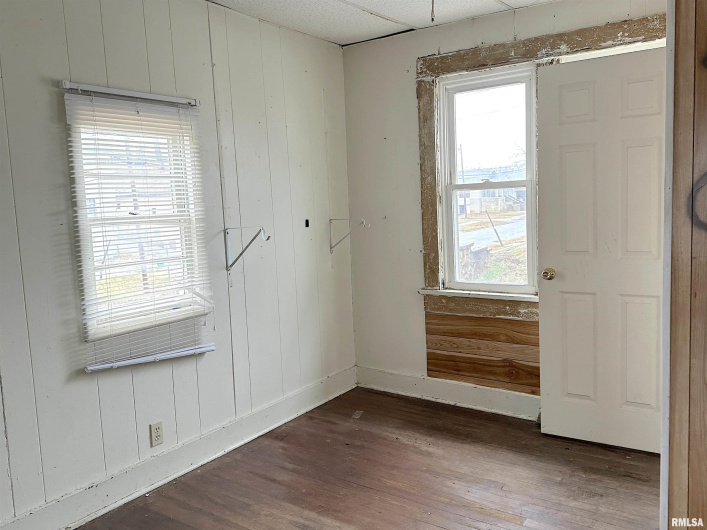 410 ASH Street, Carbondale, Illinois 62901, 3 Bedrooms Bedrooms, 0 ,1 BathroomBathrooms,Residential,For Sale,ASH,0,RMAEB452050
