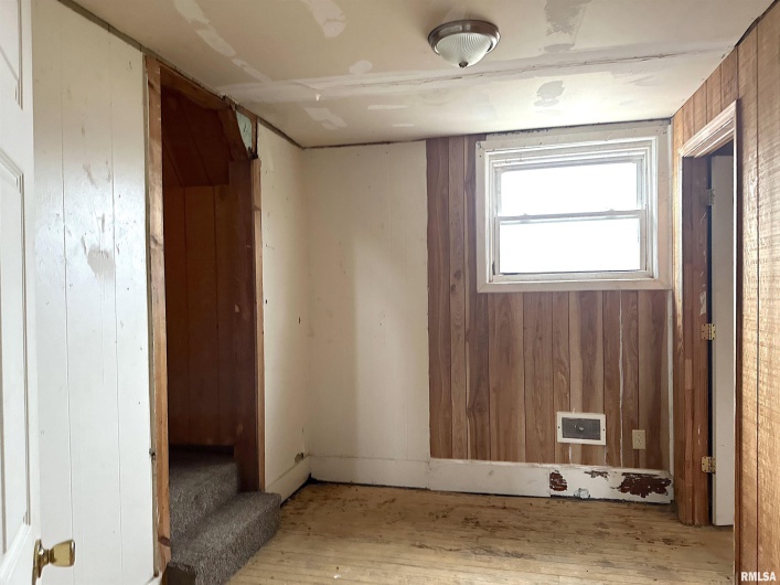 410 ASH Street, Carbondale, Illinois 62901, 3 Bedrooms Bedrooms, 0 ,1 BathroomBathrooms,Residential,For Sale,ASH,0,RMAEB452050