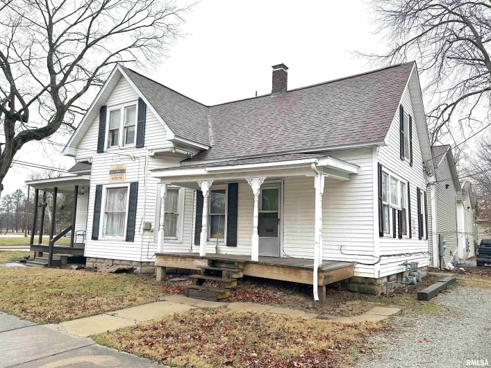 718 FOREST Avenue, Carbondale, Illinois 62901, 0 , 0 ,0,Residential Income,For Sale,FOREST,0,RMAEB452087