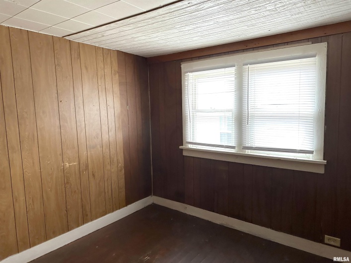 718 FOREST Avenue, Carbondale, Illinois 62901, 0 , 0 ,0,Residential Income,For Sale,FOREST,0,RMAEB452087
