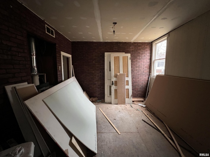 406 UNIVERSITY Avenue, Carbondale, Illinois 62901, 0 , 0 ,0,Residential Income,For Sale,UNIVERSITY,0,RMAEB452098