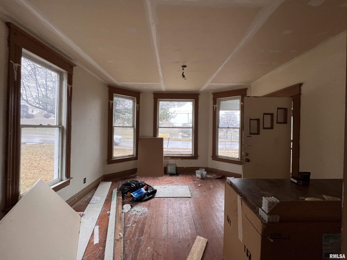 406 UNIVERSITY Avenue, Carbondale, Illinois 62901, 0 , 0 ,0,Residential Income,For Sale,UNIVERSITY,0,RMAEB452098