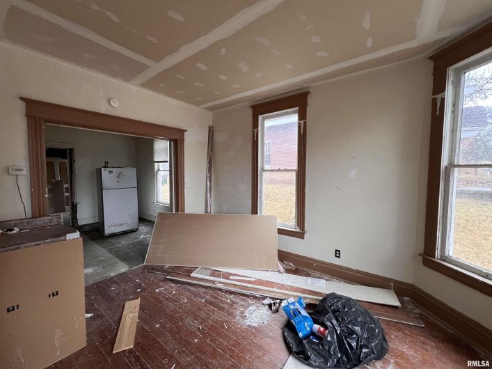 406 UNIVERSITY Avenue, Carbondale, Illinois 62901, 0 , 0 ,0,Residential Income,For Sale,UNIVERSITY,0,RMAEB452098