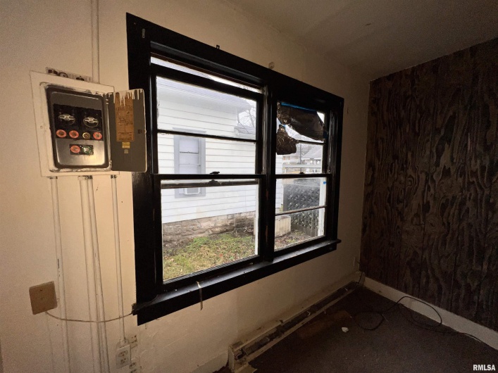406 UNIVERSITY Avenue, Carbondale, Illinois 62901, 0 , 0 ,0,Residential Income,For Sale,UNIVERSITY,0,RMAEB452098