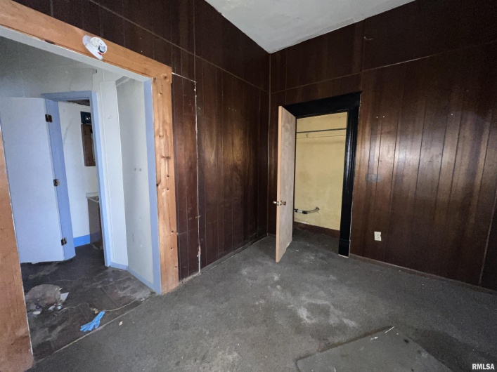 406 UNIVERSITY Avenue, Carbondale, Illinois 62901, 0 , 0 ,0,Residential Income,For Sale,UNIVERSITY,0,RMAEB452098