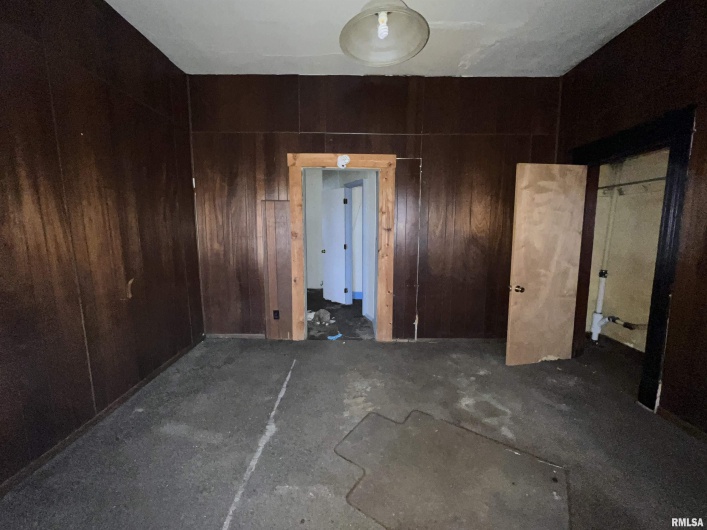 406 UNIVERSITY Avenue, Carbondale, Illinois 62901, 0 , 0 ,0,Residential Income,For Sale,UNIVERSITY,0,RMAEB452098