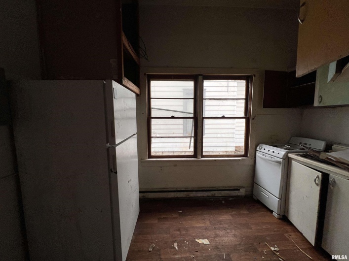 406 UNIVERSITY Avenue, Carbondale, Illinois 62901, 0 , 0 ,0,Residential Income,For Sale,UNIVERSITY,0,RMAEB452098