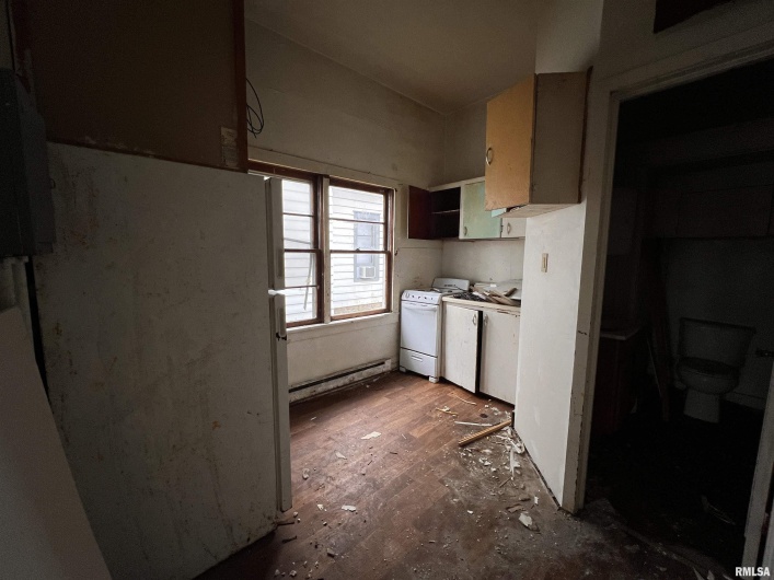 406 UNIVERSITY Avenue, Carbondale, Illinois 62901, 0 , 0 ,0,Residential Income,For Sale,UNIVERSITY,0,RMAEB452098