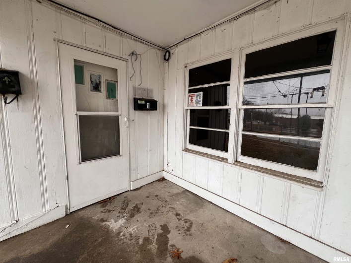 406 UNIVERSITY Avenue, Carbondale, Illinois 62901, 0 , 0 ,0,Residential Income,For Sale,UNIVERSITY,0,RMAEB452098