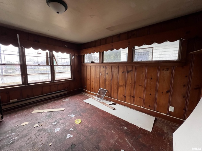 406 UNIVERSITY Avenue, Carbondale, Illinois 62901, 0 , 0 ,0,Residential Income,For Sale,UNIVERSITY,0,RMAEB452098