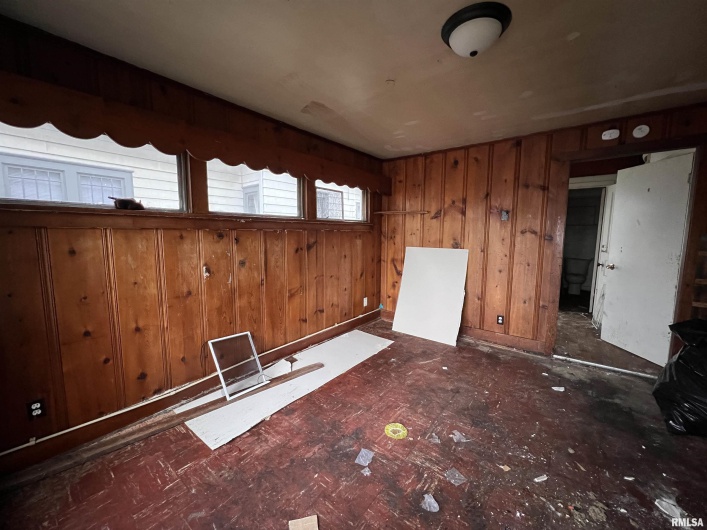 406 UNIVERSITY Avenue, Carbondale, Illinois 62901, 0 , 0 ,0,Residential Income,For Sale,UNIVERSITY,0,RMAEB452098