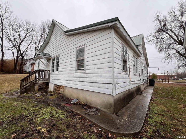 406 UNIVERSITY Avenue, Carbondale, Illinois 62901, 0 , 0 ,0,Residential Income,For Sale,UNIVERSITY,0,RMAEB452098