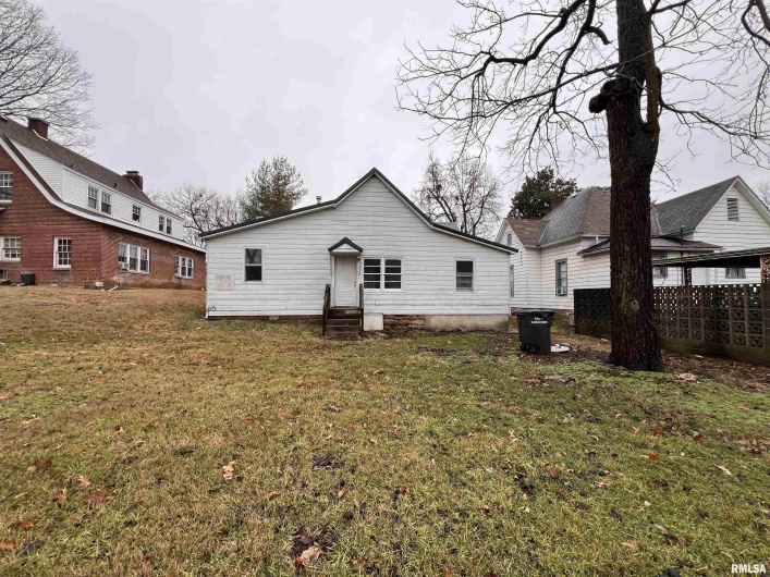 406 UNIVERSITY Avenue, Carbondale, Illinois 62901, 0 , 0 ,0,Residential Income,For Sale,UNIVERSITY,0,RMAEB452098