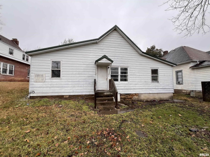 406 UNIVERSITY Avenue, Carbondale, Illinois 62901, 0 , 0 ,0,Residential Income,For Sale,UNIVERSITY,0,RMAEB452098