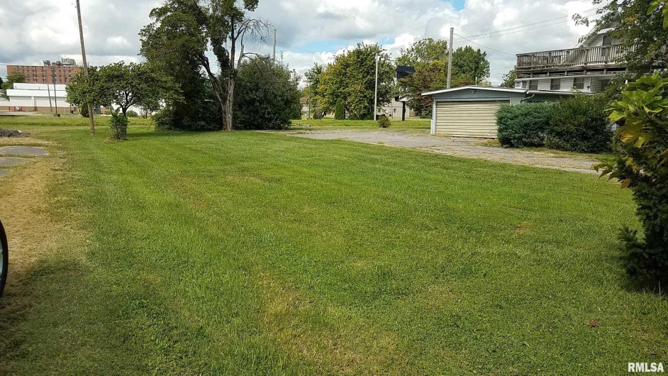 409 WALNUT Street, Carbondale, Illinois 62901, 0 , 0 ,0,Commercial Sale,For Sale,WALNUT,0,RMAEB452267