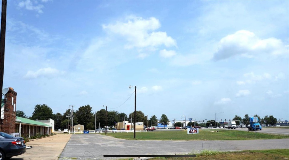 215 BYPASS, Kennett, Missouri 63857, ,Commercial Sale,For Sale,BYPASS,MAR24010342