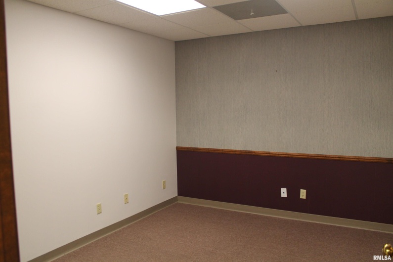 1001 MAIN Street, Carbondale, Illinois 62901, 0 , 0 ,0,Commercial Sale,For Sale,MAIN,0,RMAEB452360
