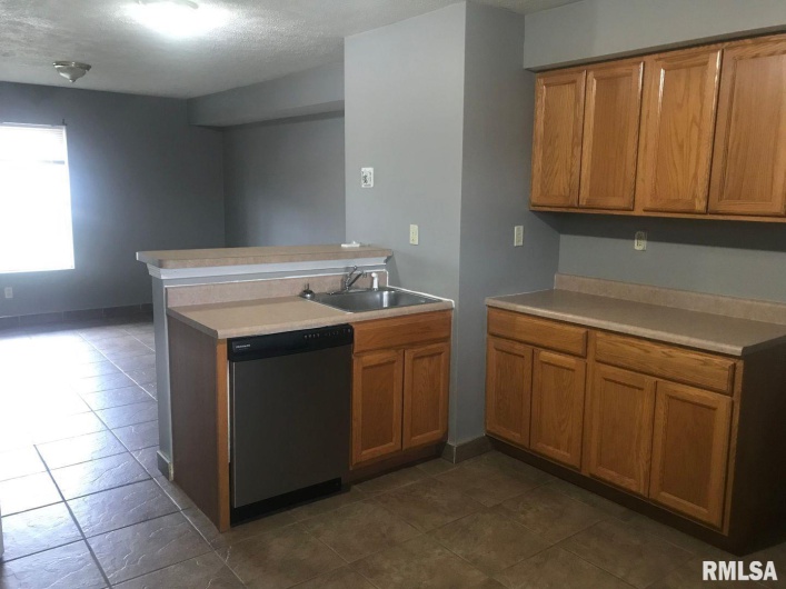 600 WASHINGTON Street, Carbondale, Illinois 62901, 0 , 0 ,0,Residential Income,For Sale,WASHINGTON,0,RMAEB452432