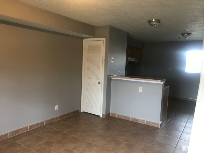 600 WASHINGTON Street, Carbondale, Illinois 62901, 0 , 0 ,0,Residential Income,For Sale,WASHINGTON,0,RMAEB452432
