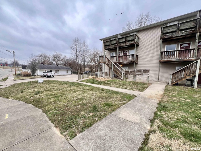 600 WASHINGTON Street, Carbondale, Illinois 62901, 0 , 0 ,0,Residential Income,For Sale,WASHINGTON,0,RMAEB452432