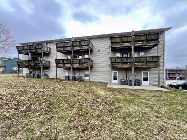 600 WASHINGTON Street, Carbondale, Illinois 62901, 0 , 0 ,0,Residential Income,For Sale,WASHINGTON,0,RMAEB452432