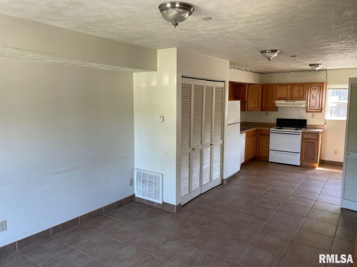 710 COLLEGE Street, Carbondale, Illinois 62901, 0 , 0 ,0,Residential Income,For Sale,COLLEGE,0,RMAEB452443
