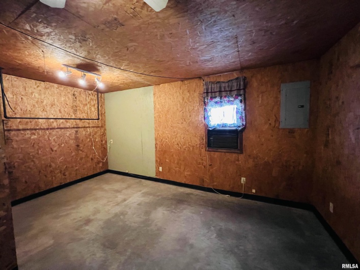 8890 US Hwy 45 N Highway, Eldorado, Illinois 62930, 0 , 0 ,0,Commercial Sale,For Sale,US Hwy 45 N,0,RMAEB452642