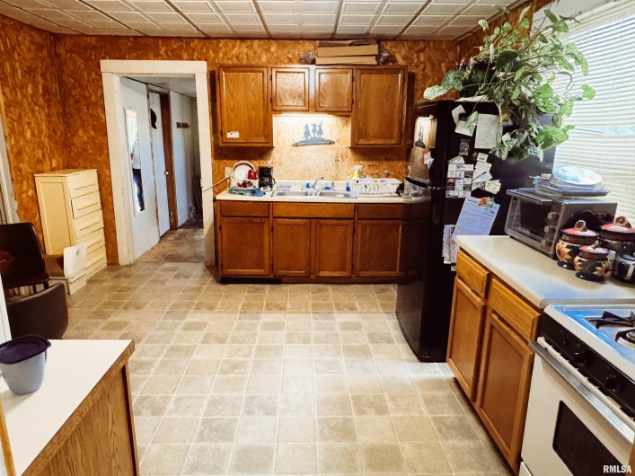325 LEWIS Street, Anna, Illinois 62906, 2 Bedrooms Bedrooms, 0 ,1 BathroomBathrooms,Residential,For Sale,LEWIS,0,RMAEB452909