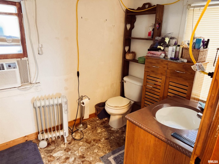 325 LEWIS Street, Anna, Illinois 62906, 2 Bedrooms Bedrooms, 0 ,1 BathroomBathrooms,Residential,For Sale,LEWIS,0,RMAEB452909