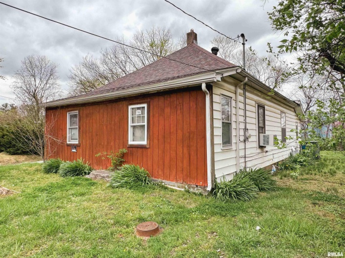 325 LEWIS Street, Anna, Illinois 62906, 2 Bedrooms Bedrooms, 0 ,1 BathroomBathrooms,Residential,For Sale,LEWIS,0,RMAEB452909